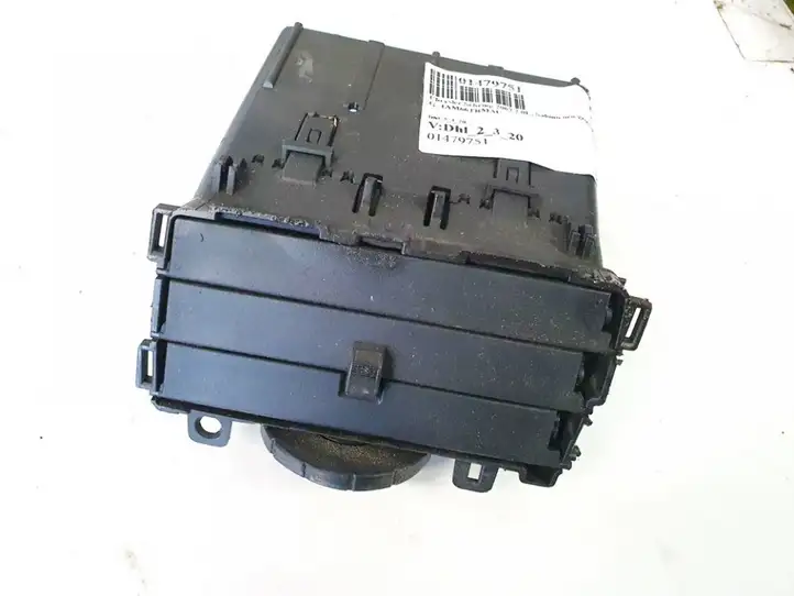 Chrysler Sebring (JS) (2006 - 2010) 1AM66TRMAC Центральный воздушный дефлектор — фото 1