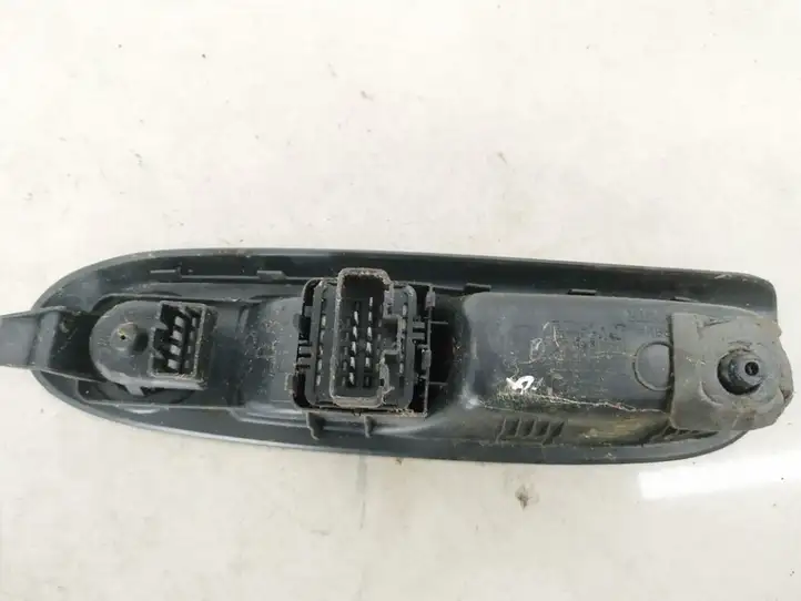 Renault Clio II (2001 - 2005) 8200084012 Блок кнопок стеклоподъемников — фото 3