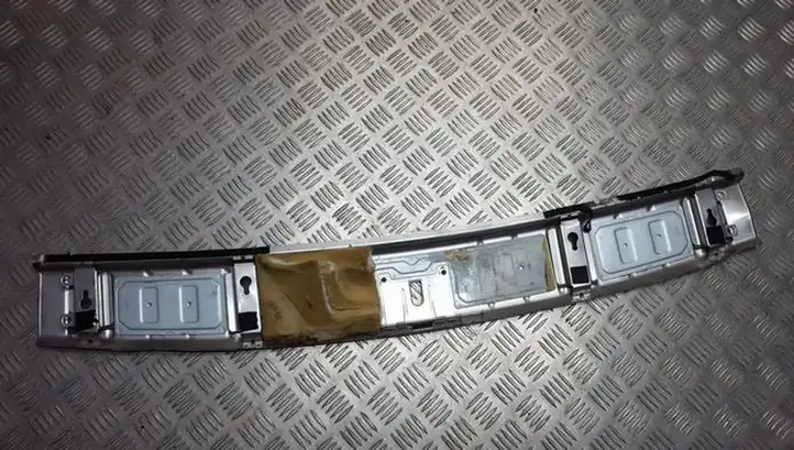 Porsche Cayenne (9PA) (2002 - 2010) Отделка порога багажника — фото 2