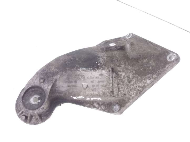 BMW X5 E53 (1999 - 2006)  6761565 Кронштейн крепления двигателя
