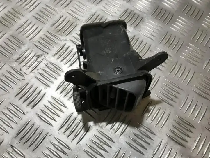 Nissan Navara D22 (1997 - 2004) 68761vj200 Боковой воздушный дефлектор — фото 1