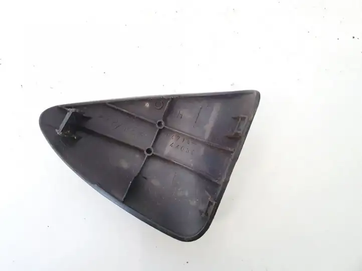 Toyota Avensis Verso (2004 - 2009) 6471444030 Прочие детали салона — фото 3