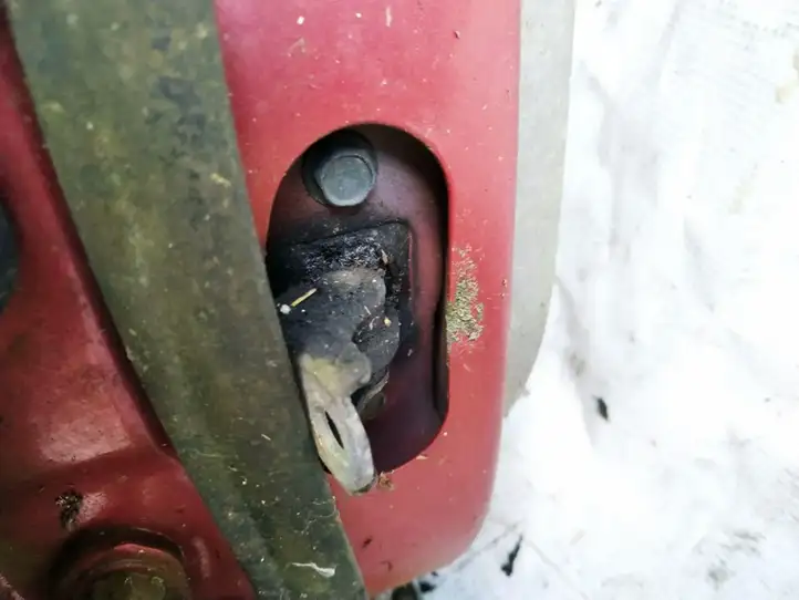 Nissan Primera (2000 - 2001) Ограничитель задней двери — фото 1