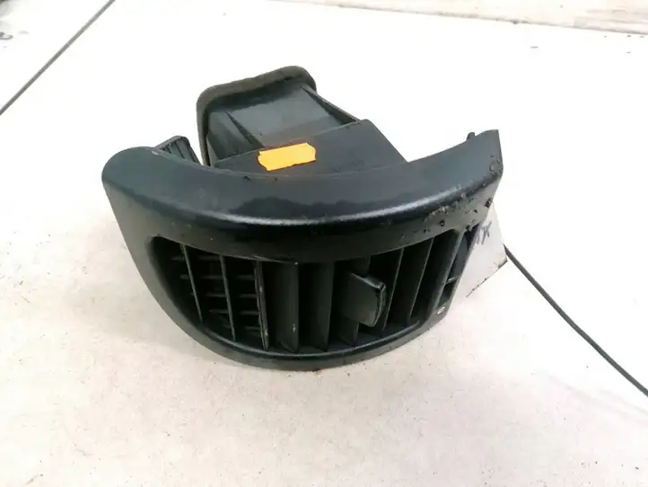 Opel Zafira A (1999 - 2003) 90561076SX Центральный воздушный дефлектор — фото 1