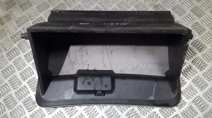 Nissan Almera N16 (2000 - 2010) Вещевой ящик — фото 2