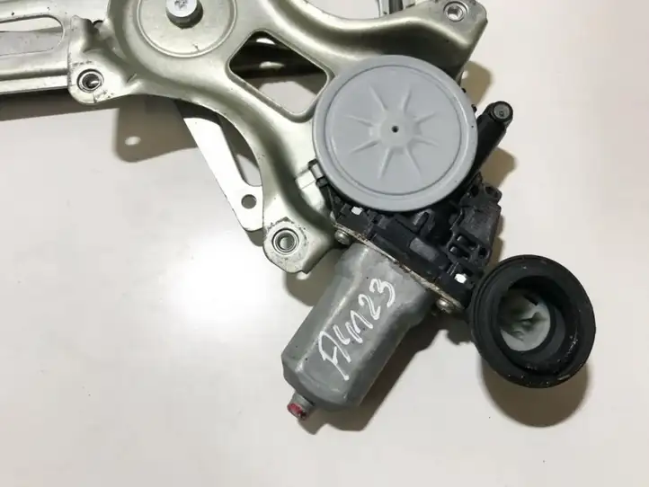 Toyota Prius (XW20) (2003 - 2009) 8571035180 Стеклоподъемник задней двери — фото 1