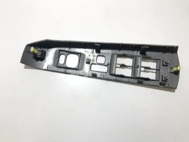 Toyota Prius (XW20) (2003 - 2009) 7423147070 Накладка кнопки стеклоподъемника — фото 2