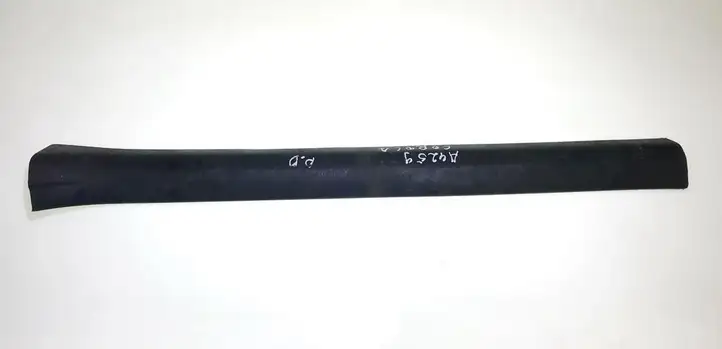 Toyota Corolla E120 E130 (2004 - 2007) 6791302080 Внутренняя отделка переднего порога — фото 1