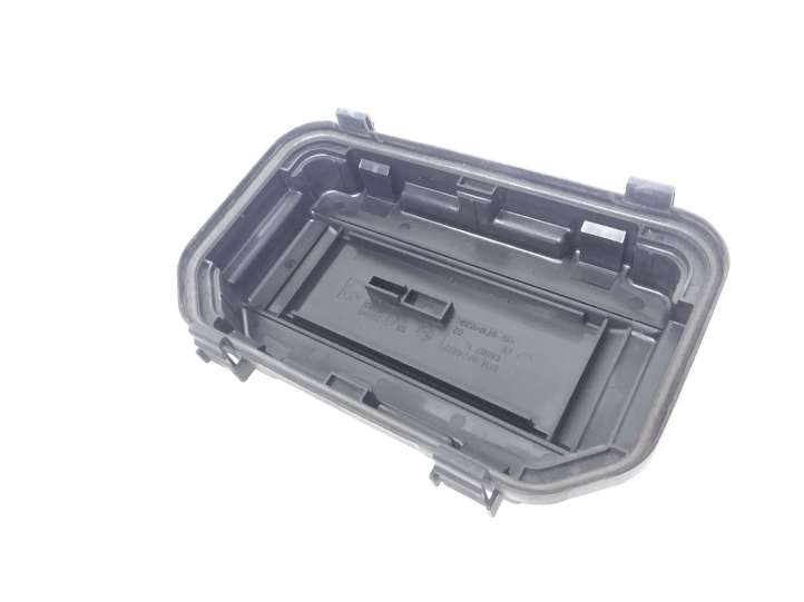 BMW 3 F30 F35 F31 (2012 - 2018)  9224872 Крышка ящика предохранителей