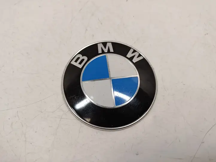 BMW 3 F30 F35 F31 (2012 - 2018) 7288752 Эмблема автомобиля — фото 1