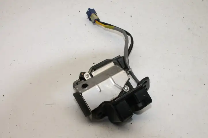 Toyota Corolla Verso E121 (2004 - 2007) Замок крышки багажника — фото 4