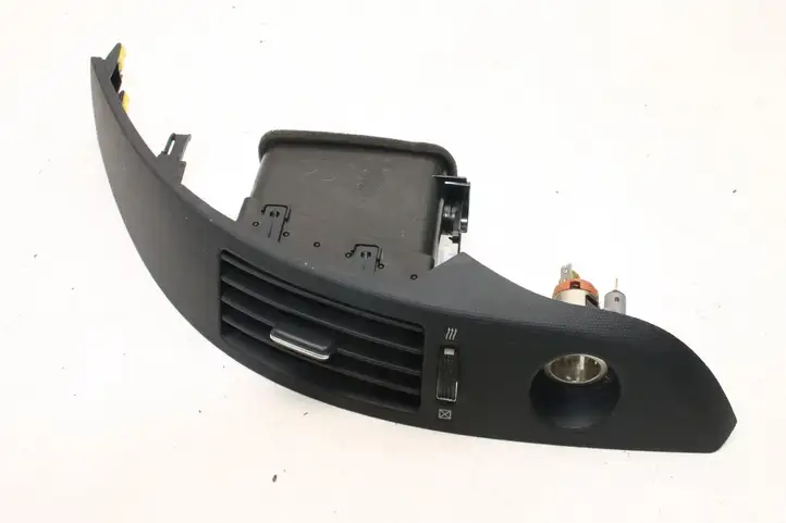 Toyota Corolla Verso E121 (2004 - 2007) 5568064010 Воздушная решетка панели — фото 2