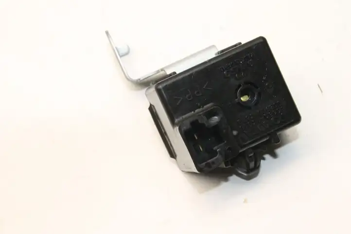 Toyota Corolla Verso E121 (2004 - 2007) 8665013010 Реле аварийных фонарей — фото 1