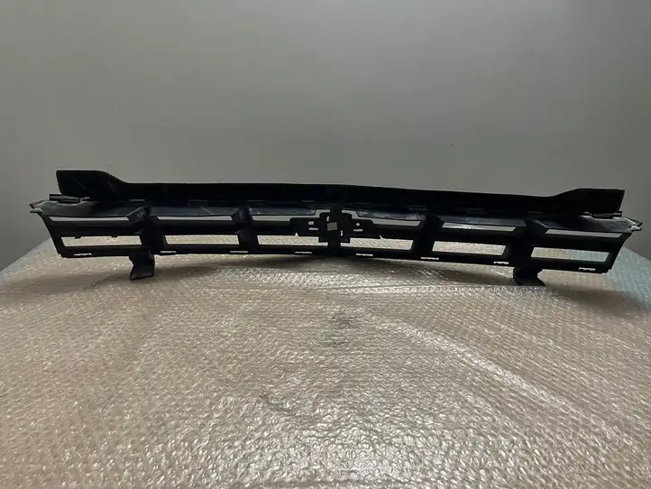 Chevrolet Camaro (2015 - 2018) 22829516 Верхняя решетка радиатора — фото 6