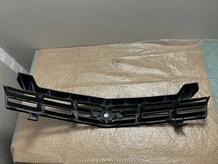 Chevrolet Camaro (2015 - 2018) 22829516 Верхняя решетка радиатора — фото 7