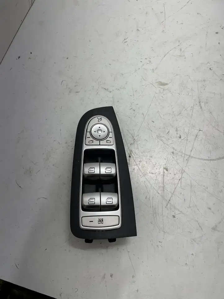 Mercedes-Benz C W205 (2014 - 2021) A2059056811 Блок кнопок стеклоподъемников — фото 1