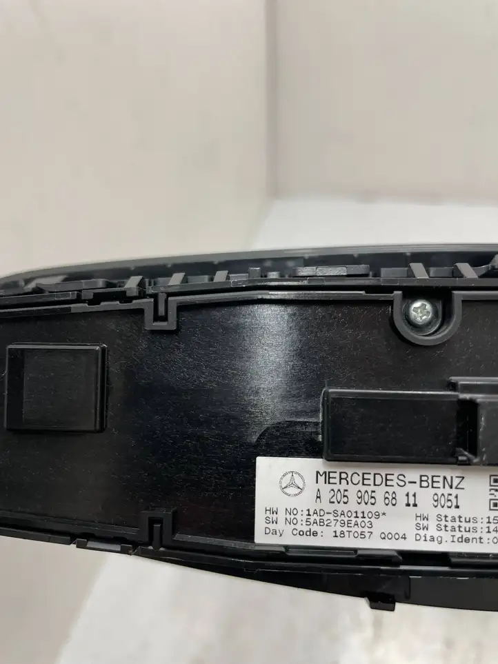 Mercedes-Benz C W205 (2014 - 2021) A2059056811 Блок кнопок стеклоподъемников — фото 2