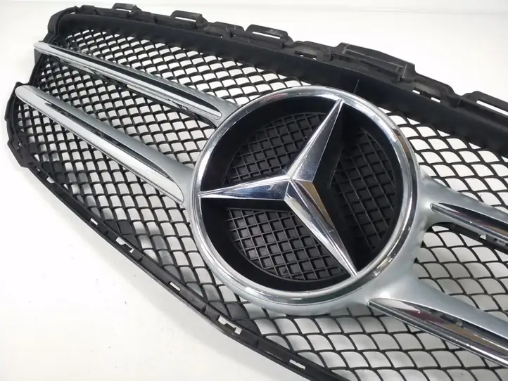 Mercedes-Benz C W205 (2014 - 2021) A2058800183 Передняя решетка — фото 4