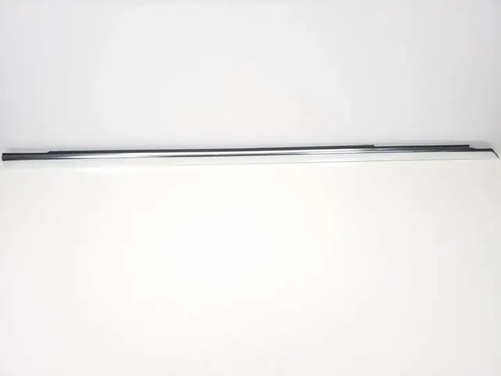 Mercedes-Benz C W205 (2014 - 2021) A2057202024 Накладка стекла передней двери — фото 1