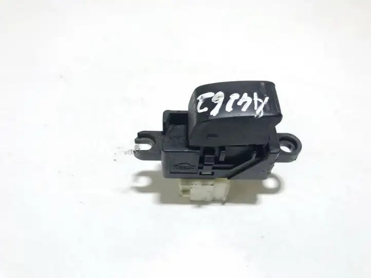 Nissan Almera N16 (2000 - 2010) 1y05z Блок кнопок стеклоподъемников — фото 1
