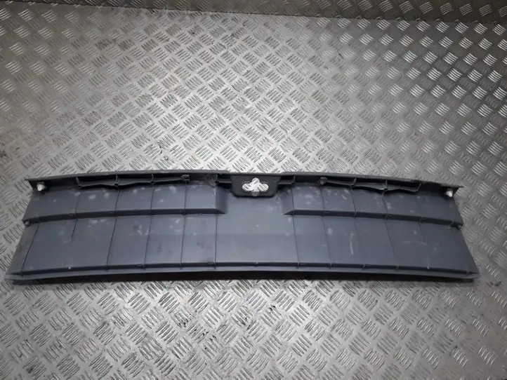 Toyota Avensis Verso (2004 - 2009) 6793544030 Отделка порога багажника — фото 2