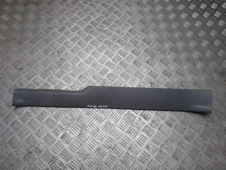 Toyota Avensis Verso (2004 - 2009) 6791844020 Внутренняя отделка заднего порога — фото 1