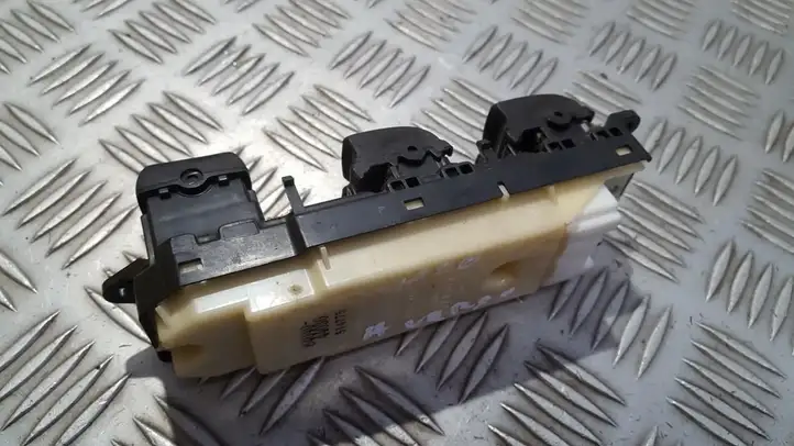 Toyota Avensis Verso (2004 - 2009) 8404044030 Блок кнопок стеклоподъемников — фото 2