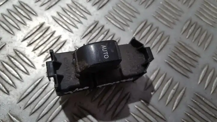 Toyota Avensis Verso (2004 - 2009) 8403044020 Блок кнопок стеклоподъемников — фото 1