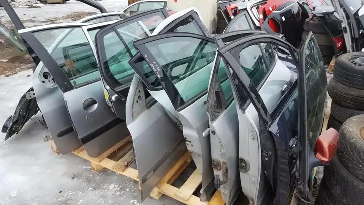 Renault Megane III (2009 - 2016) Молдинги задней двери — фото 1
