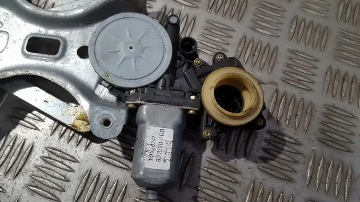 Toyota Corolla Verso AR10 (2004 - 2009) 698300f020 Стеклоподъемник задней двери — фото 1