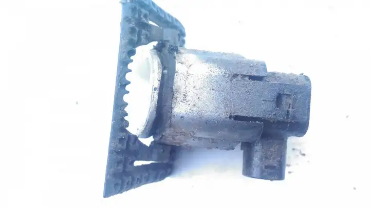 Ford Mondeo Mk III (2000 - 2007) 1036025953 Кронштейн заднего датчика парковки — фото 2