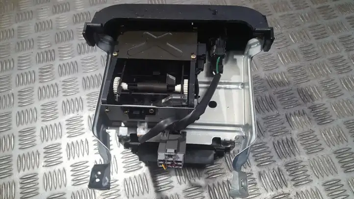 Nissan X-Trail T30 (2001 - 2007) 68108EQ400 Вещевой ящик — фото 2