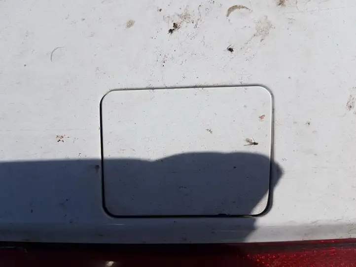 Kia Ceed (2006 - 2010) Заглушка буксировочной петли бампера — фото 1