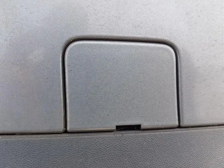 Volkswagen PASSAT B6 (2005 - 2010) Заглушка буксировочной петли бампера — фото 1