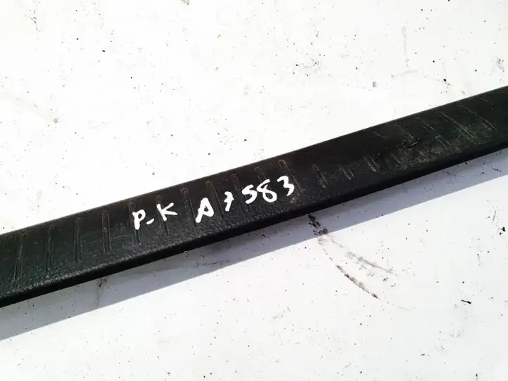 Toyota Avensis Verso (2004 - 2009) 67912-44040 Внутренняя отделка переднего порога — фото 2