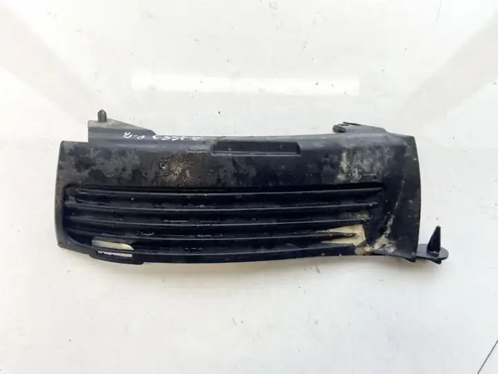 Toyota Avensis Verso (2004 - 2009) 5212844060 Нижняя решетка переднего бампера — фото 1