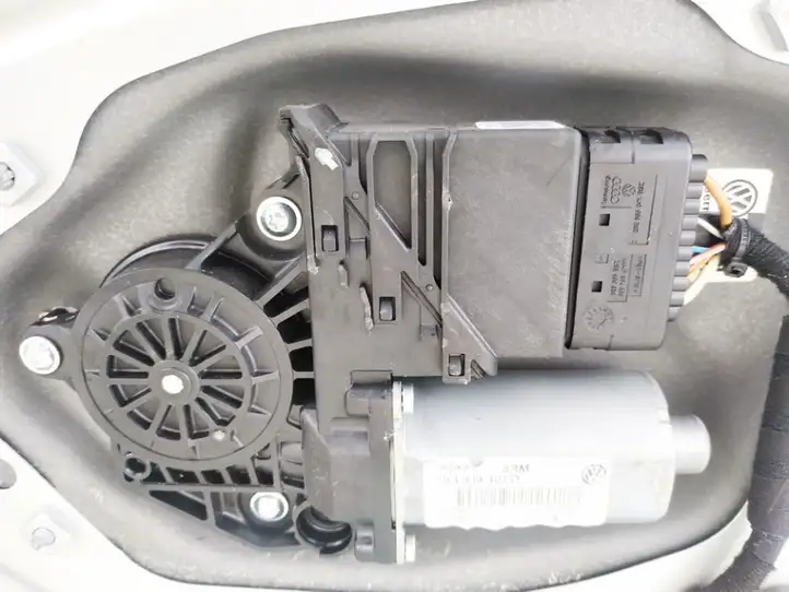 Volkswagen Golf V (2003 - 2009) 1k4839401d Стеклоподъемник задней двери — фото 2