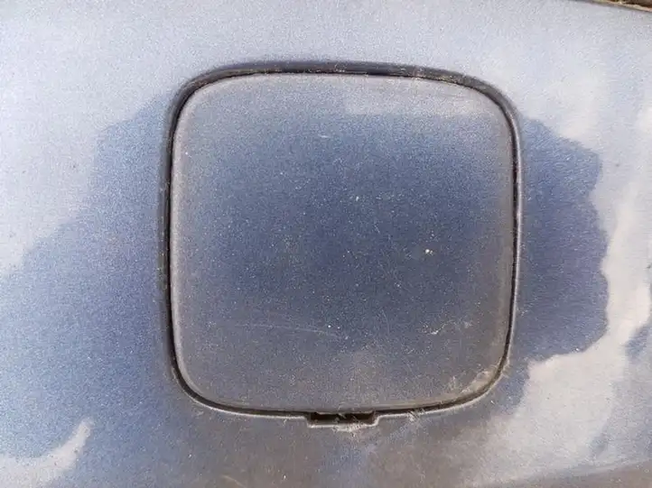 Ford Focus (2005 - 2008) Заглушка буксировочной петли бампера — фото 1