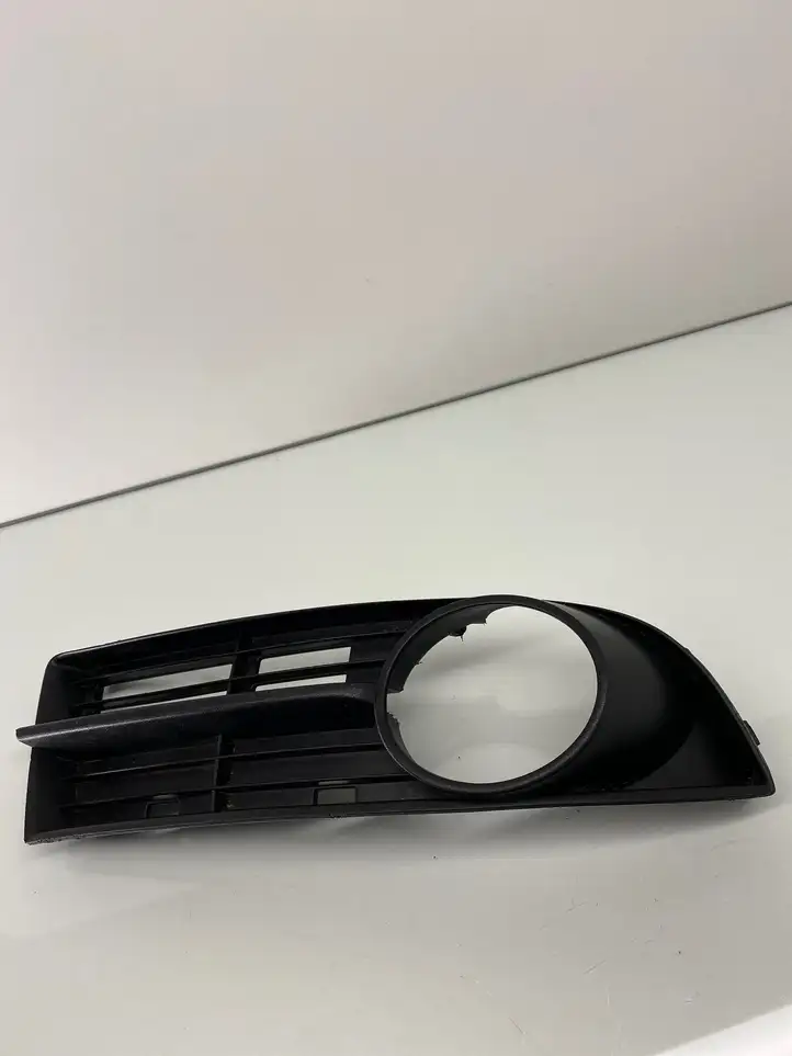 Volkswagen Touran I (2003 - 2010)  1T0853666A Декоративная решётка противотуманной фары