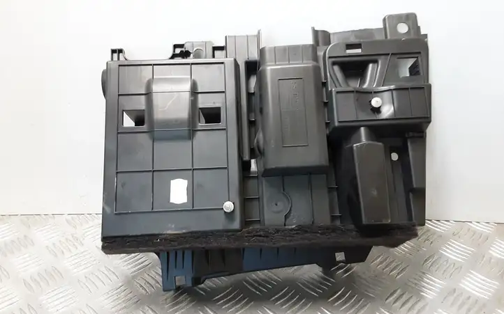 BMW 3 F30 F35 F31 (2012 - 2018) 7239176 Крышка ящика аккумулятора — фото 3