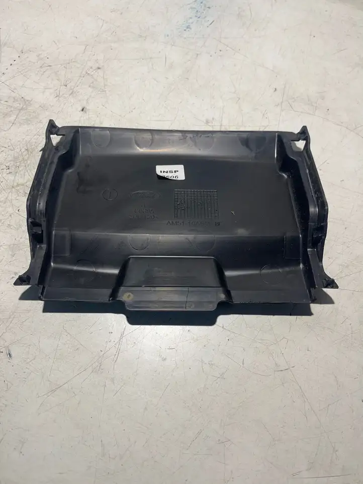 Ford Focus (2011 - 2015) Am5110a659bc Крышка ящика аккумулятора — фото 2