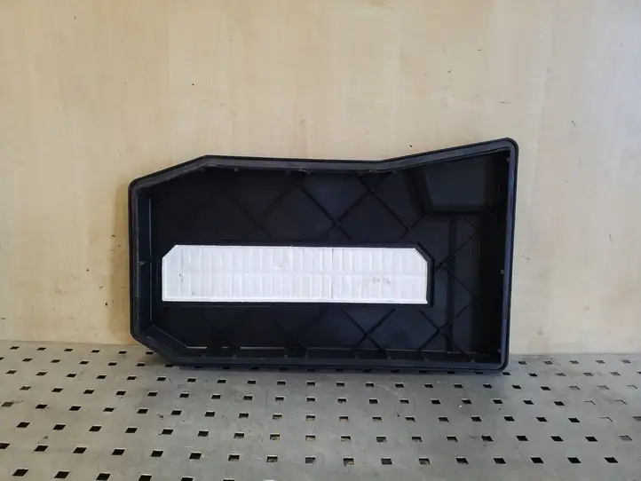 Volkswagen Touareg I (2002 - 2010) 7L0864643B Крышка ящика аккумулятора — фото 3