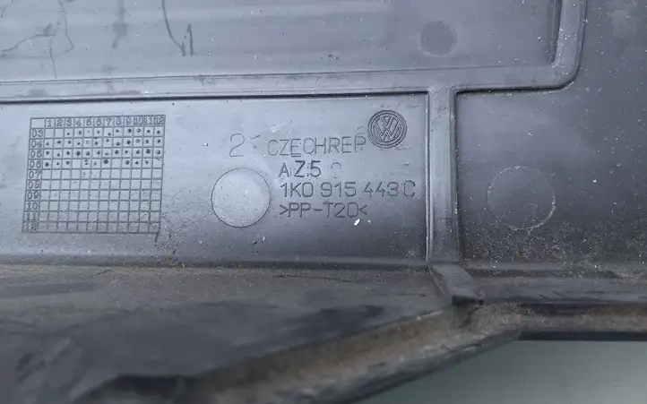 Volkswagen PASSAT B6 (2005 - 2010) 1K0915443C Крышка ящика аккумулятора — фото 4