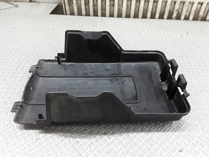Audi A3/S3 8P (2004 - 2008) 1K0915443C Крышка ящика аккумулятора — фото 1