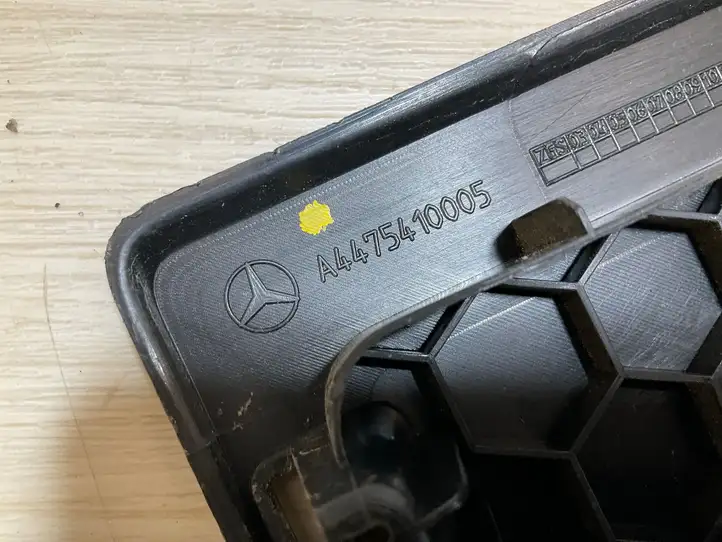 Mercedes-Benz Vito W447 (2014 - ) A4475410005 Крышка ящика аккумулятора — фото 2
