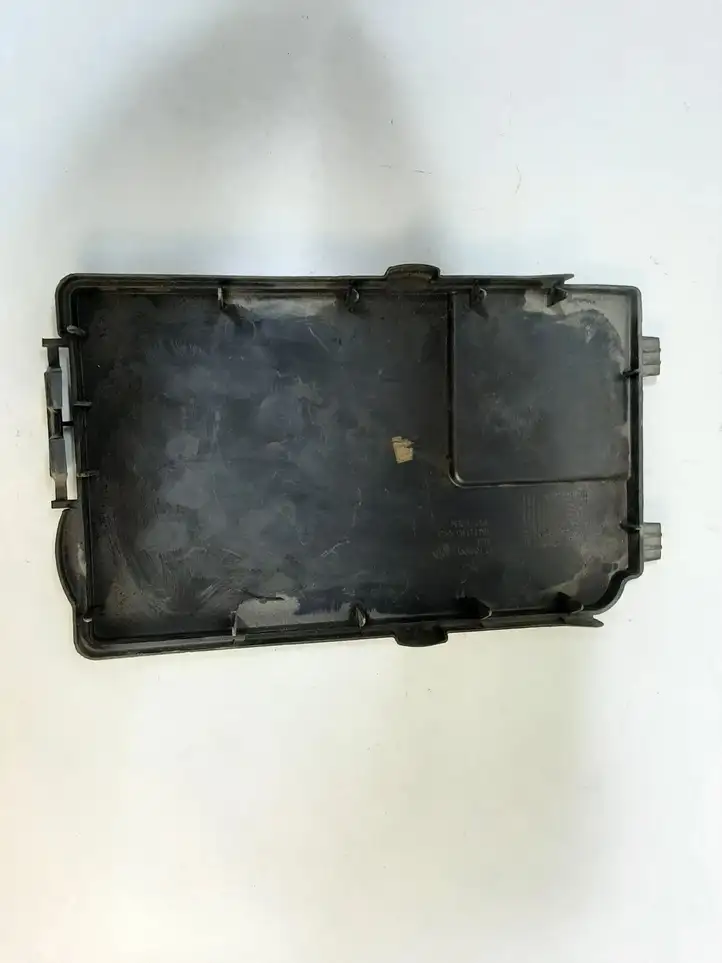 Volkswagen Touran I (2003 - 2010) 1K0915443 Крышка ящика аккумулятора — фото 2