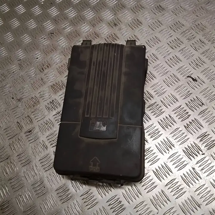Volkswagen PASSAT B6 (2005 - 2010) 1K0915443 Крышка ящика аккумулятора — фото 3