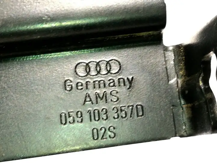 Audi A8 (2010 - 2014)  059103357D Другая деталь отсека двигателя