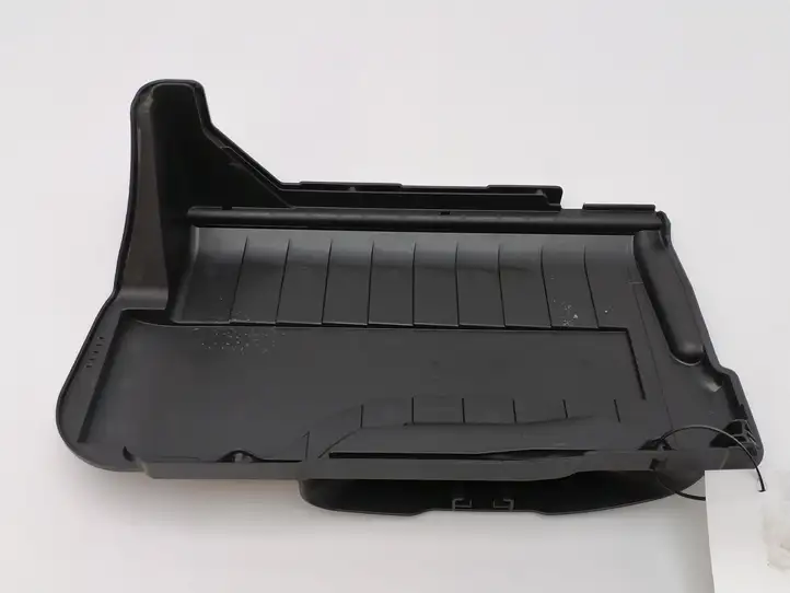 Mercedes-Benz CLA C117,X117,W117 (2013 - 2019) A2465411005 Крышка ящика аккумулятора — фото 2