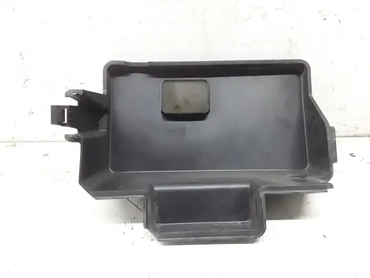 Ford Focus (1998 - 2004) 98AB10A659 Крышка ящика аккумулятора — фото 2